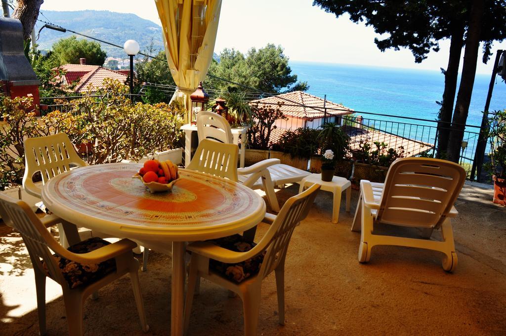 Villa Laura Sea View Apartments サンタ・マリア・ディ・カステッラバーテ エクステリア 写真