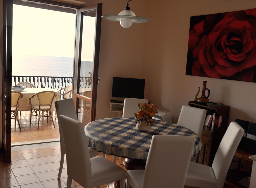 Villa Laura Sea View Apartments サンタ・マリア・ディ・カステッラバーテ エクステリア 写真