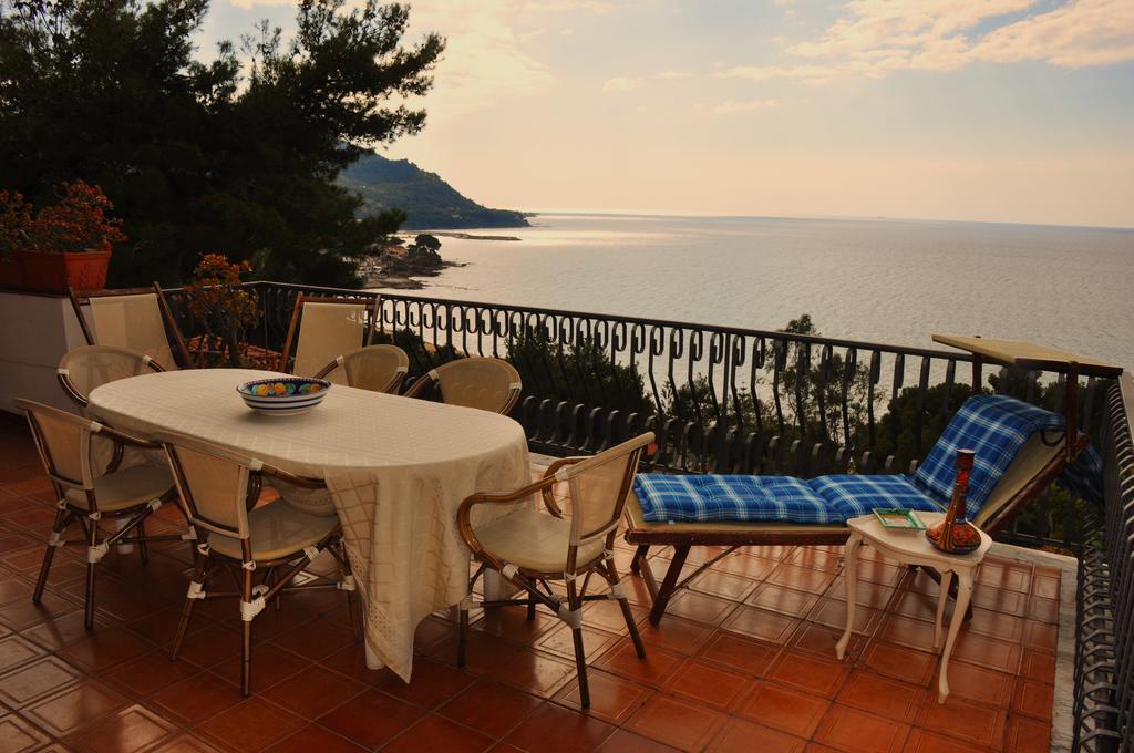 Villa Laura Sea View Apartments サンタ・マリア・ディ・カステッラバーテ エクステリア 写真