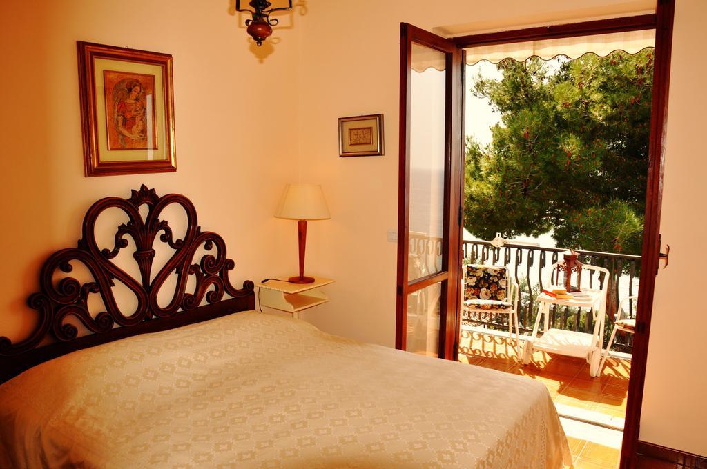 Villa Laura Sea View Apartments サンタ・マリア・ディ・カステッラバーテ エクステリア 写真