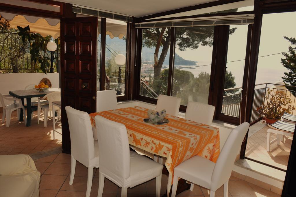 Villa Laura Sea View Apartments サンタ・マリア・ディ・カステッラバーテ エクステリア 写真