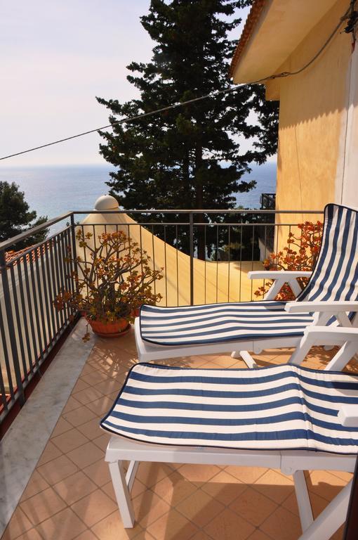 Villa Laura Sea View Apartments サンタ・マリア・ディ・カステッラバーテ エクステリア 写真