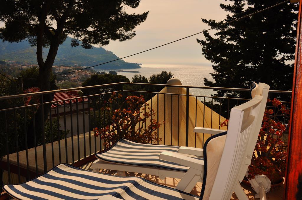 Villa Laura Sea View Apartments サンタ・マリア・ディ・カステッラバーテ エクステリア 写真