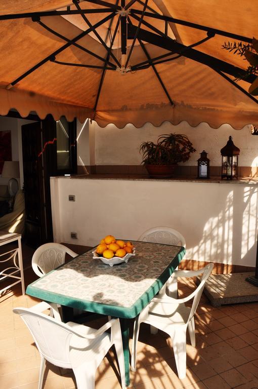 Villa Laura Sea View Apartments サンタ・マリア・ディ・カステッラバーテ エクステリア 写真