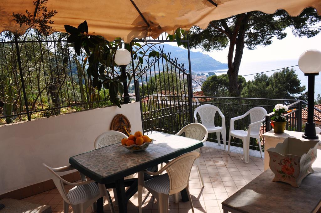 Villa Laura Sea View Apartments サンタ・マリア・ディ・カステッラバーテ エクステリア 写真
